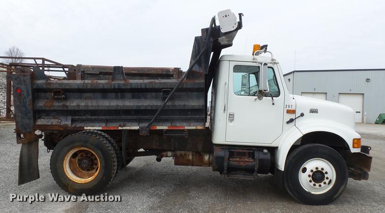 image for item DD2343 2002 International 4900 dump truck