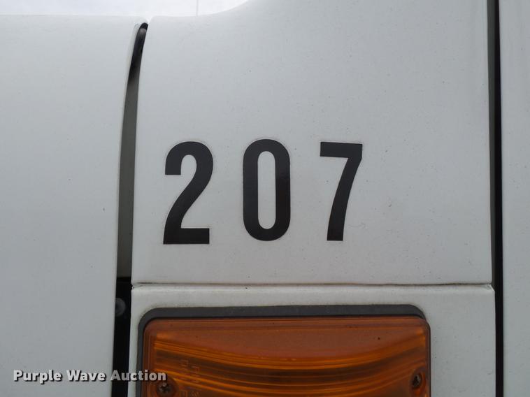 image for item DD2343 2002 International 4900 dump truck