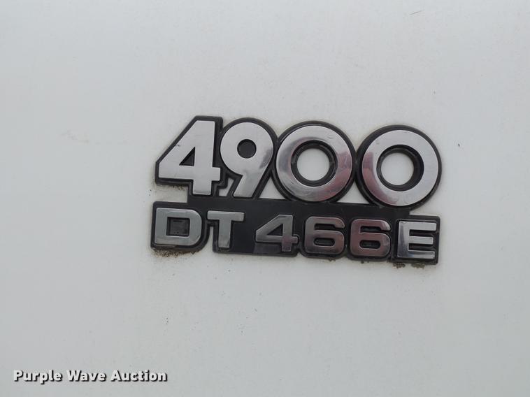 image for item DD2343 2002 International 4900 dump truck