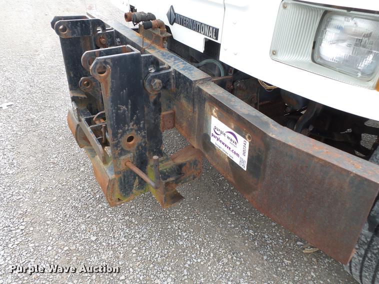 image for item DD2343 2002 International 4900 dump truck