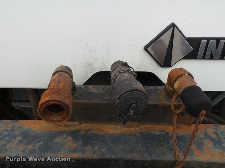 image for item DD2343 2002 International 4900 dump truck