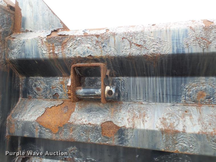 image for item DD2343 2002 International 4900 dump truck