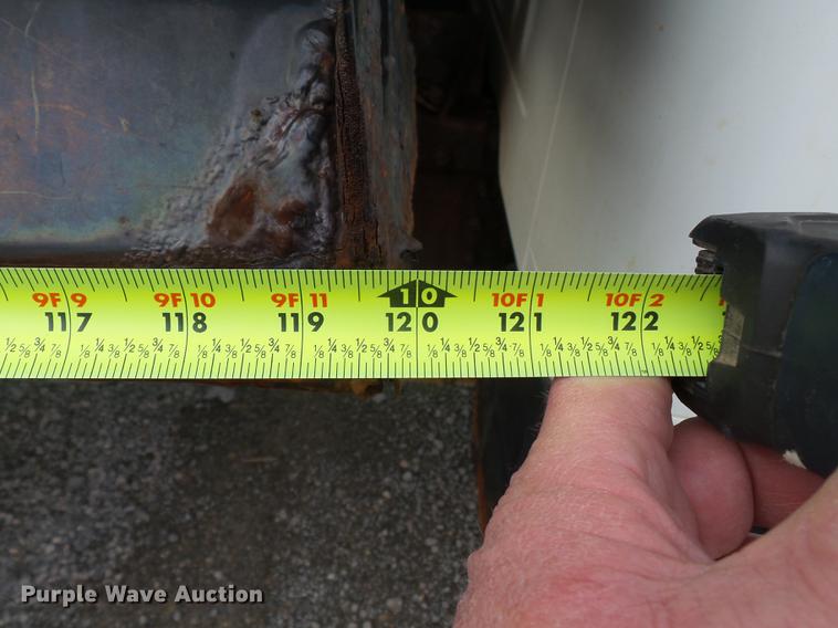 image for item DD2343 2002 International 4900 dump truck