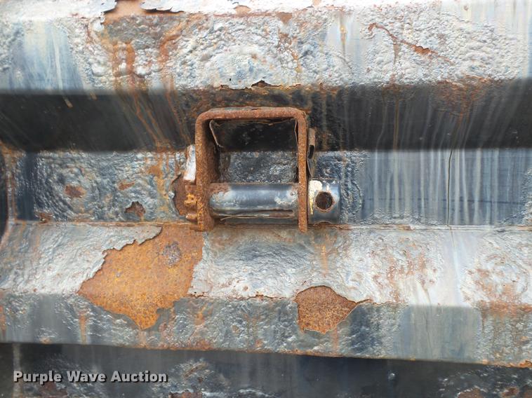 image for item DD2343 2002 International 4900 dump truck