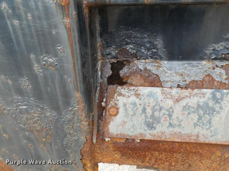 image for item DD2343 2002 International 4900 dump truck