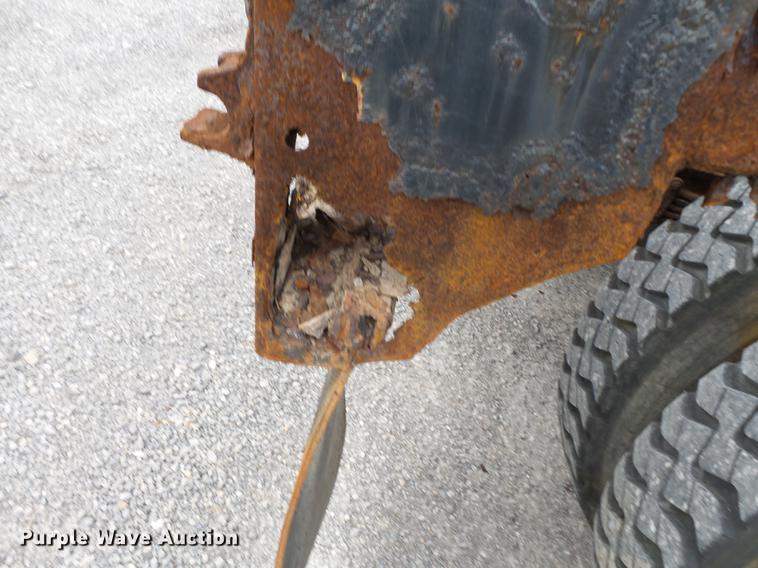 image for item DD2343 2002 International 4900 dump truck