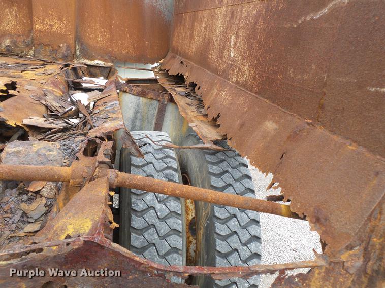 image for item DD2343 2002 International 4900 dump truck