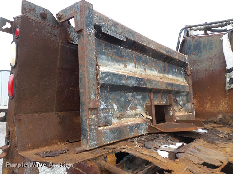 image for item DD2343 2002 International 4900 dump truck