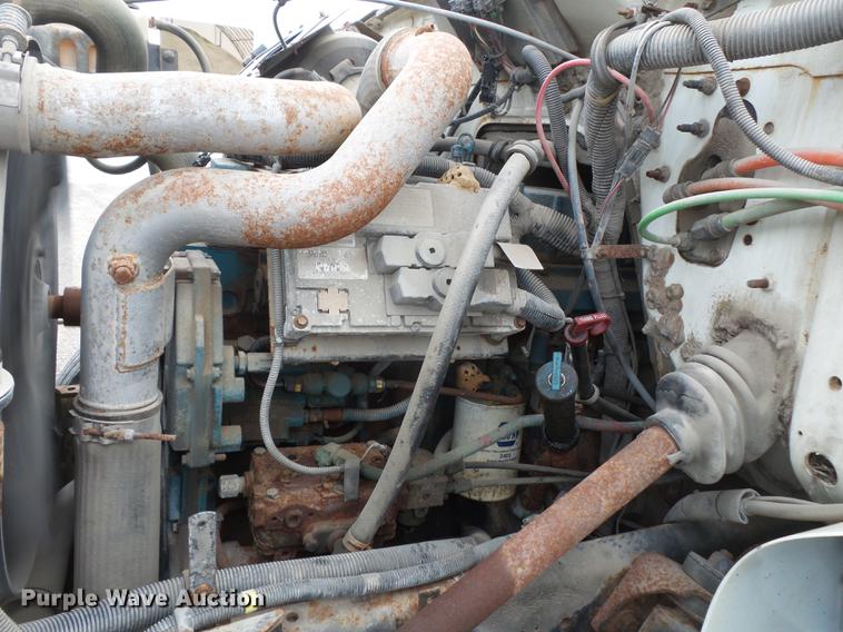 image for item DD2343 2002 International 4900 dump truck