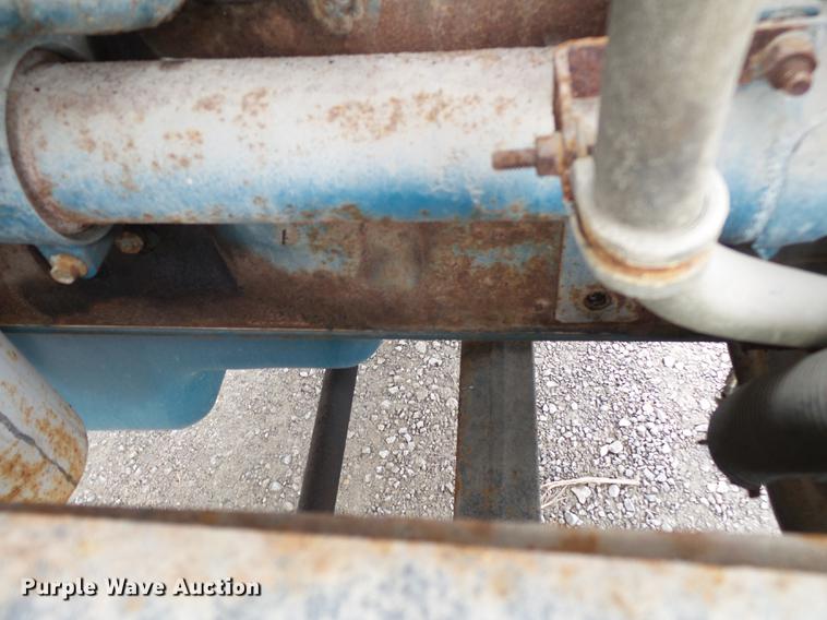 image for item DD2343 2002 International 4900 dump truck