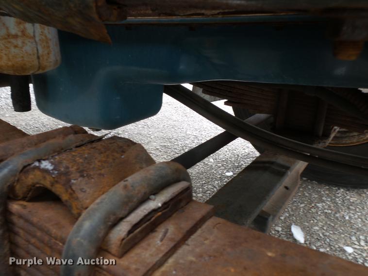 image for item DD2343 2002 International 4900 dump truck