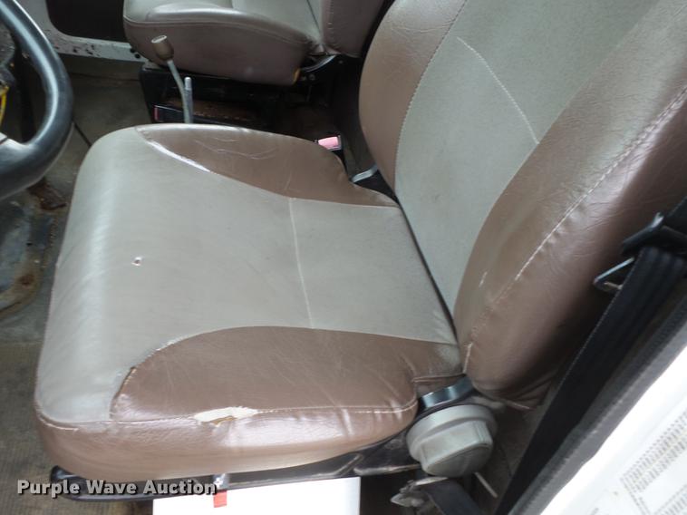 image for item DD2343 2002 International 4900 dump truck