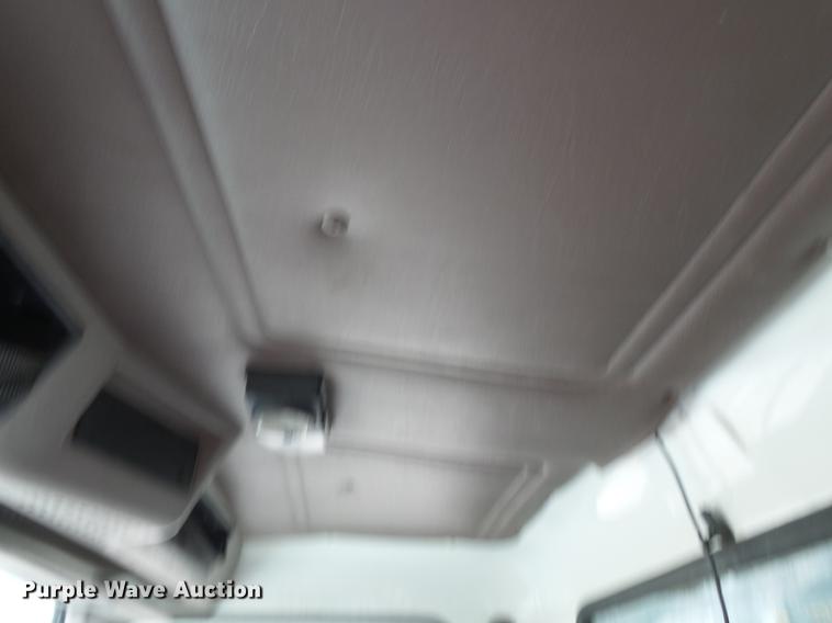 image for item DD2343 2002 International 4900 dump truck