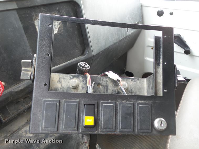 image for item DD2343 2002 International 4900 dump truck