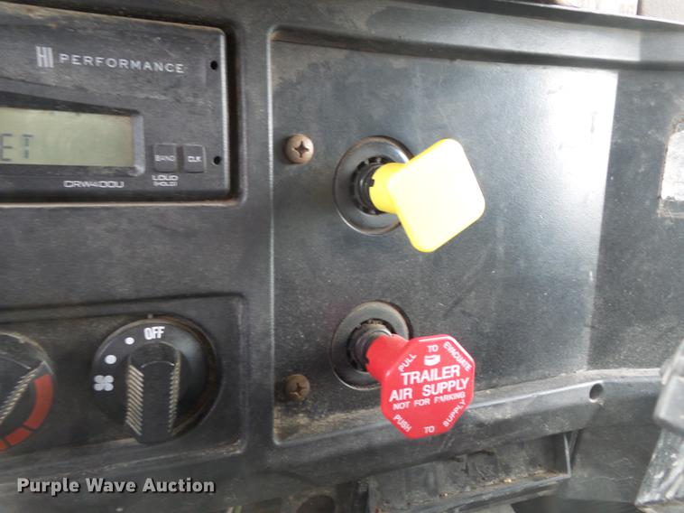 image for item DD2343 2002 International 4900 dump truck