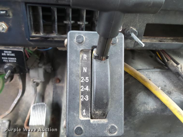 image for item DD2343 2002 International 4900 dump truck