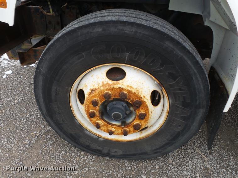 image for item DD2343 2002 International 4900 dump truck