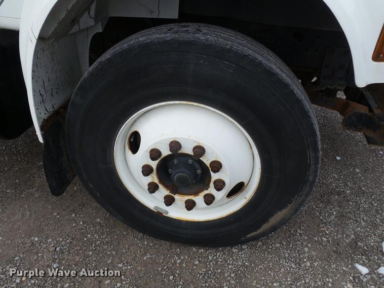 image for item DD2343 2002 International 4900 dump truck