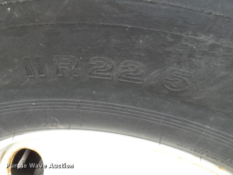 image for item DD2343 2002 International 4900 dump truck