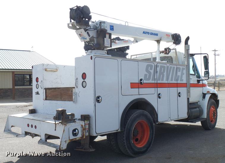 image for item DD6003 2006 International 4300 service truck with crane