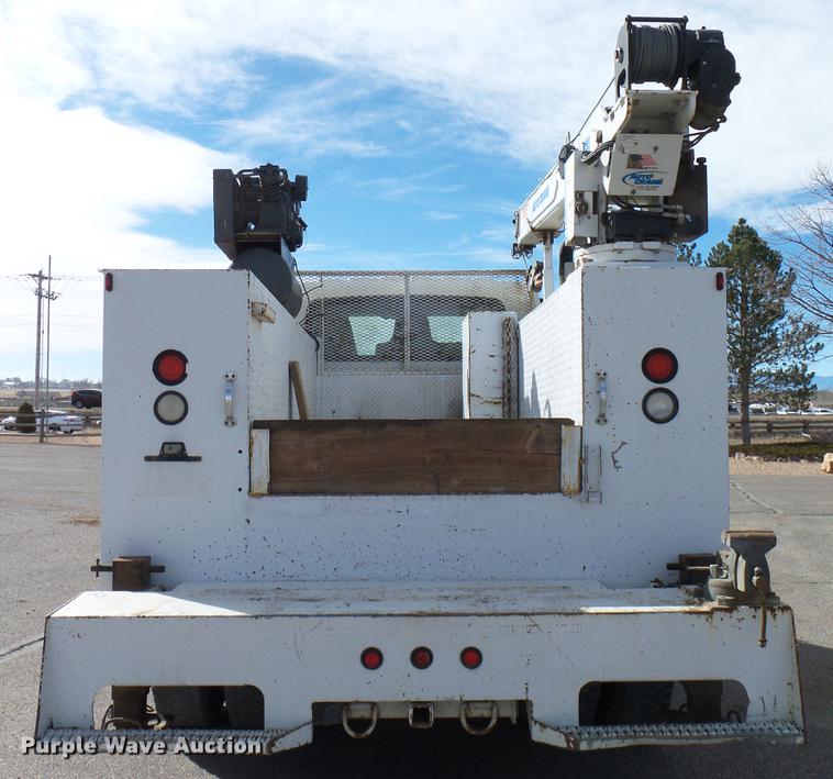 image for item DD6003 2006 International 4300 service truck with crane