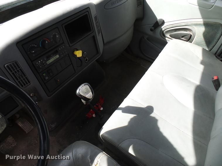 image for item DD6003 2006 International 4300 service truck with crane