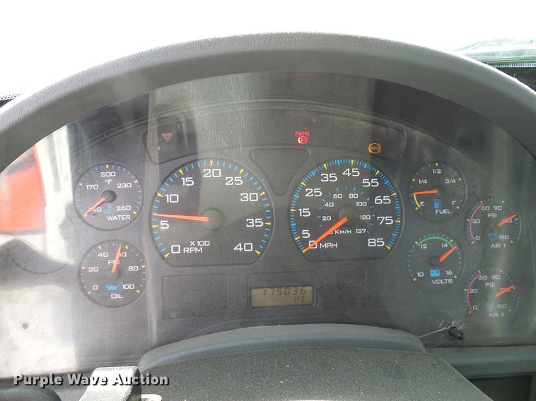 image for item DD6003 2006 International 4300 service truck with crane