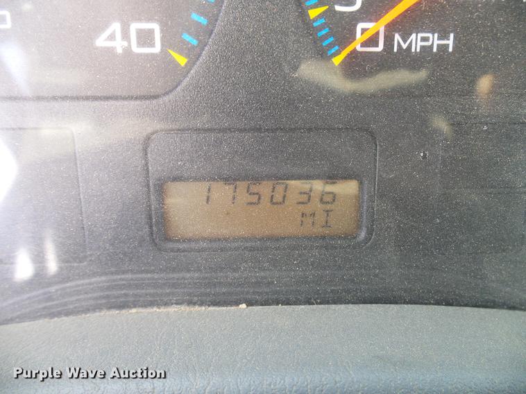 image for item DD6003 2006 International 4300 service truck with crane