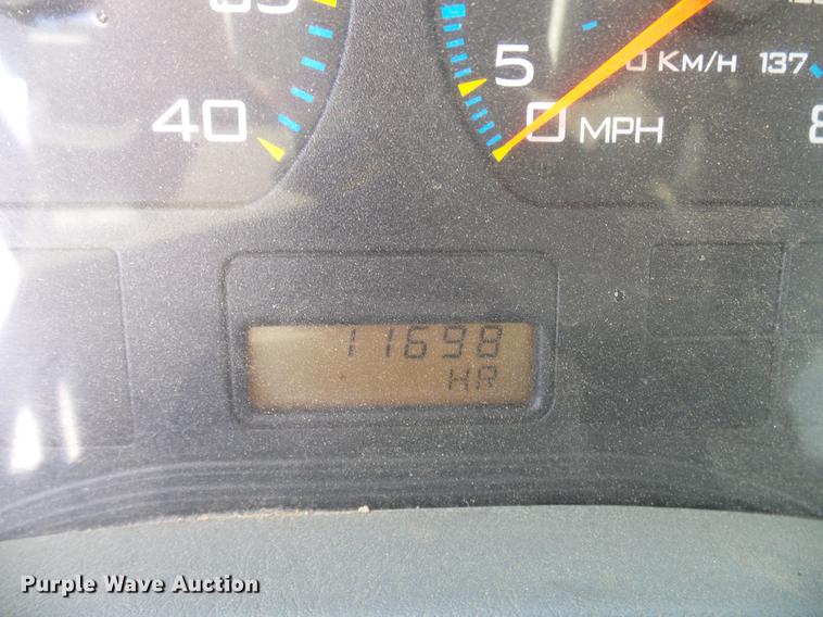 image for item DD6003 2006 International 4300 service truck with crane