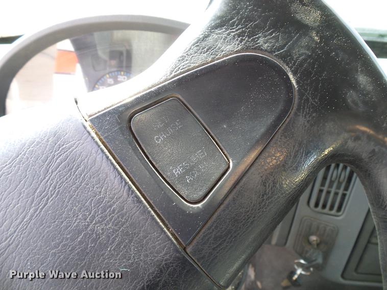 image for item DD6003 2006 International 4300 service truck with crane