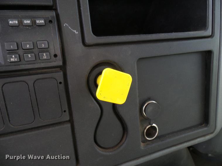 image for item DD6003 2006 International 4300 service truck with crane