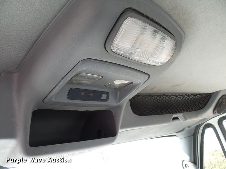 image for item DD6003 2006 International 4300 service truck with crane