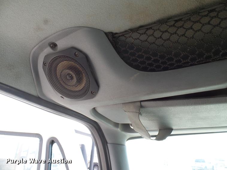 image for item DD6003 2006 International 4300 service truck with crane