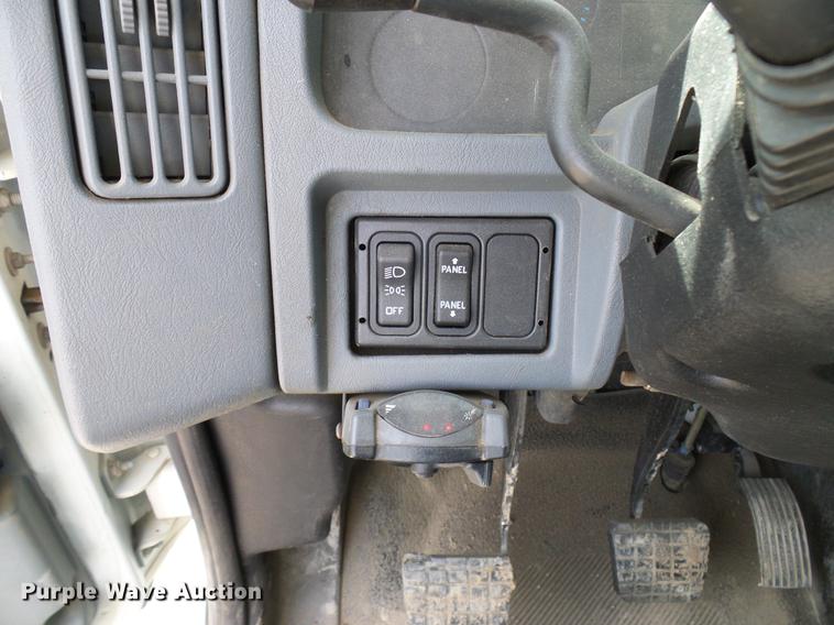 image for item DD6003 2006 International 4300 service truck with crane