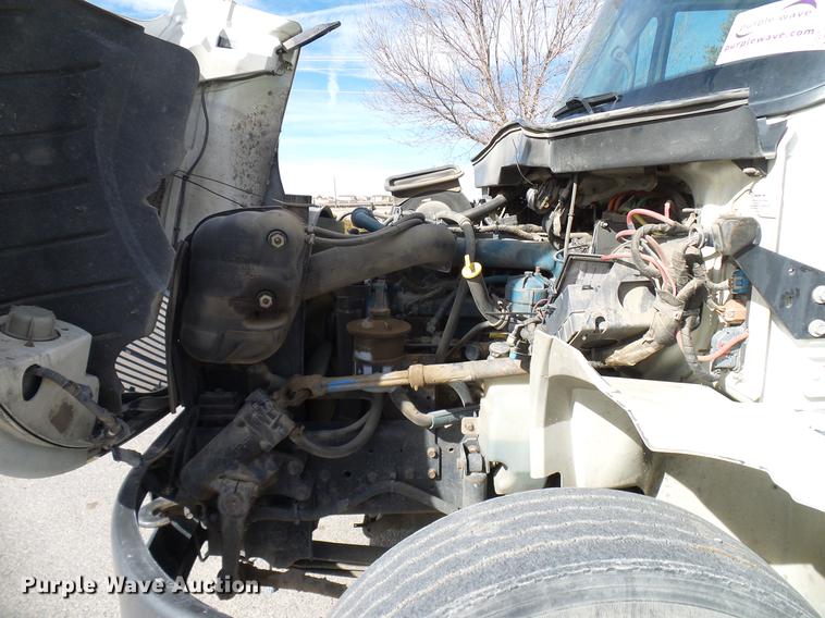 image for item DD6003 2006 International 4300 service truck with crane