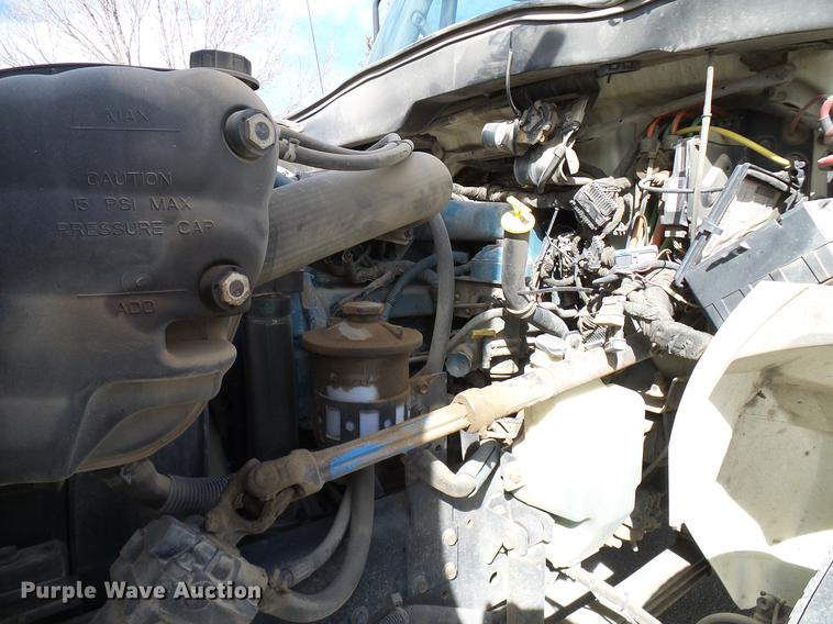 image for item DD6003 2006 International 4300 service truck with crane