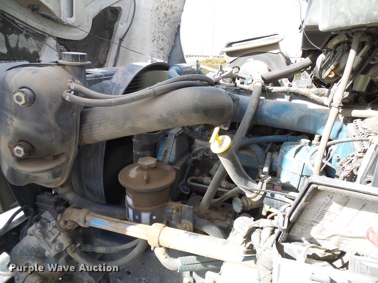 image for item DD6003 2006 International 4300 service truck with crane