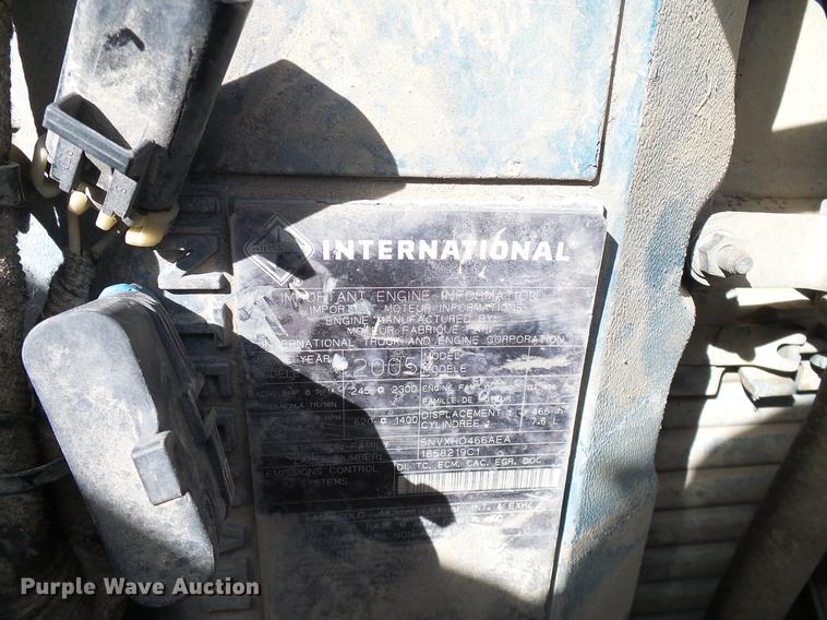 image for item DD6003 2006 International 4300 service truck with crane