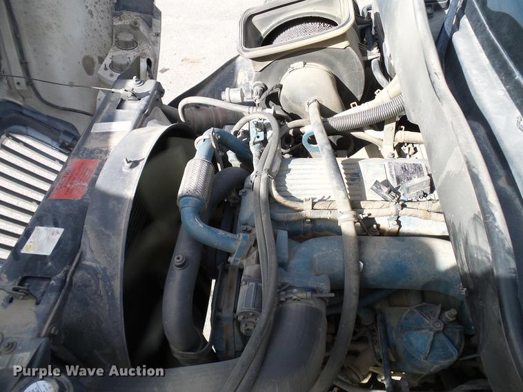 image for item DD6003 2006 International 4300 service truck with crane