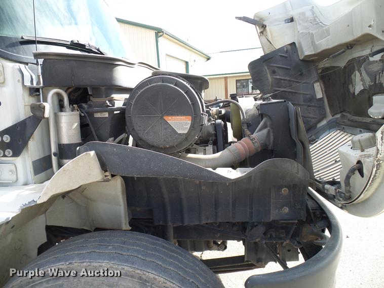 image for item DD6003 2006 International 4300 service truck with crane