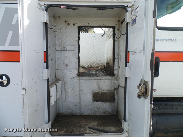image for item DD6003 2006 International 4300 service truck with crane