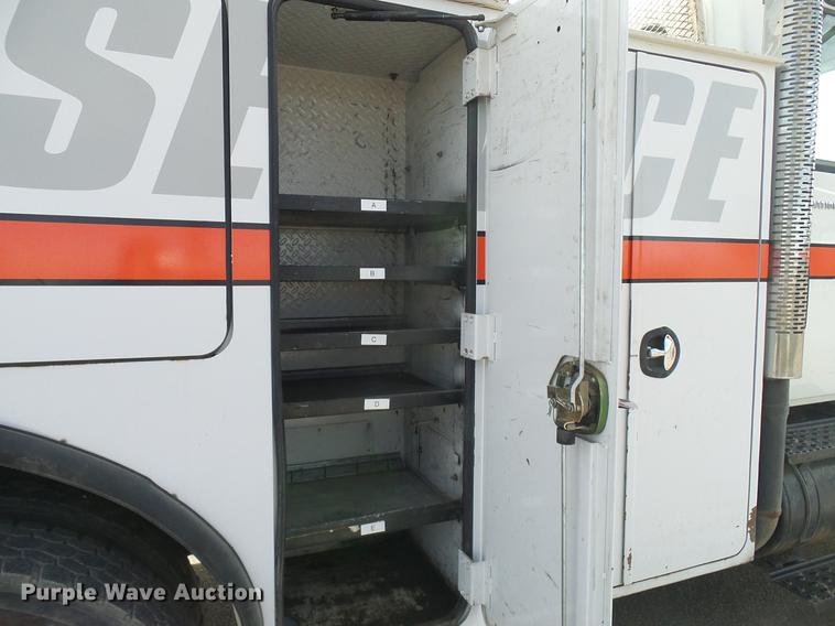 image for item DD6003 2006 International 4300 service truck with crane