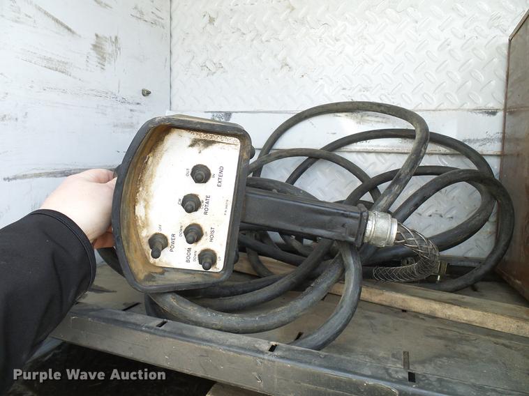 image for item DD6003 2006 International 4300 service truck with crane