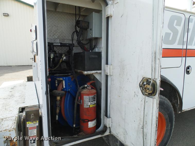 image for item DD6003 2006 International 4300 service truck with crane