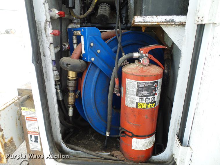 image for item DD6003 2006 International 4300 service truck with crane