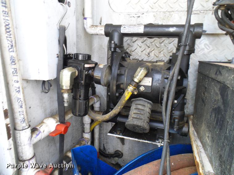 image for item DD6003 2006 International 4300 service truck with crane