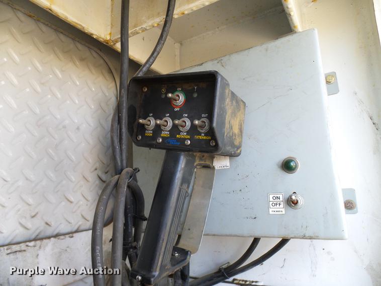 image for item DD6003 2006 International 4300 service truck with crane