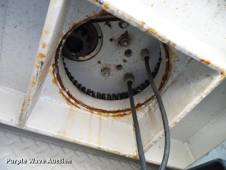 image for item DD6003 2006 International 4300 service truck with crane