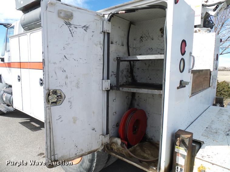 image for item DD6003 2006 International 4300 service truck with crane