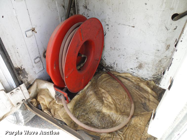 image for item DD6003 2006 International 4300 service truck with crane